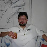 <em>Juanes</em>